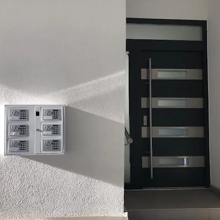 Zentrale 4 Zimmerwohnung Mit Kostenlosem Stellplatz Apartment