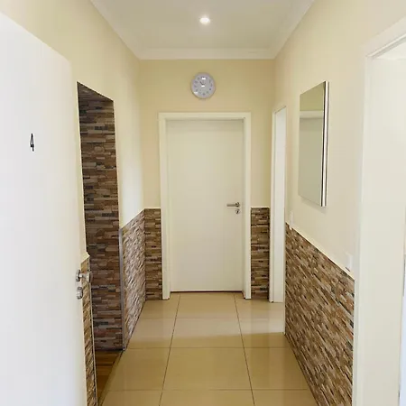 Zentrale 4 Zimmerwohnung Mit Kostenlosem Stellplatz