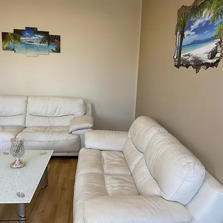 Zentrale 4 Zimmerwohnung Mit Kostenlosem Stellplatz *