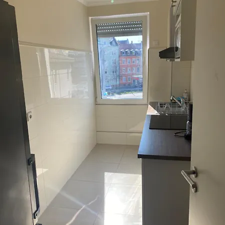 Zentrale 4 Zimmerwohnung Mit Kostenlosem Stellplatz Apartmán *