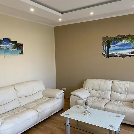 Zentrale 4 Zimmerwohnung Mit Kostenlosem Stellplatz Apartment *